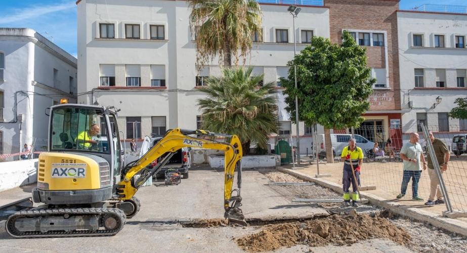El Ayuntamiento de Cádiz comienza las mejoras en la plaza Manolo Santander.