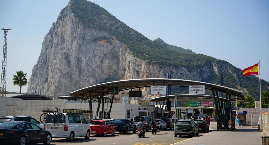 Imágenes de la frontera entre España y el Peñón de Gibraltar en una imagen de archivo