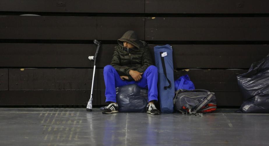 Persona sin hogar en una imagen de archivo