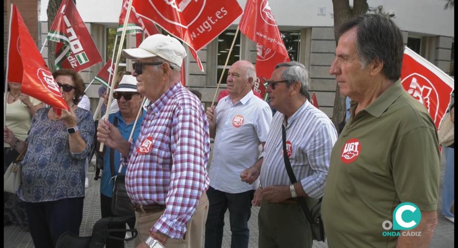 Imagen de una protesta de los pensionistas  frente ala delegación de la Junta en Cádiz 