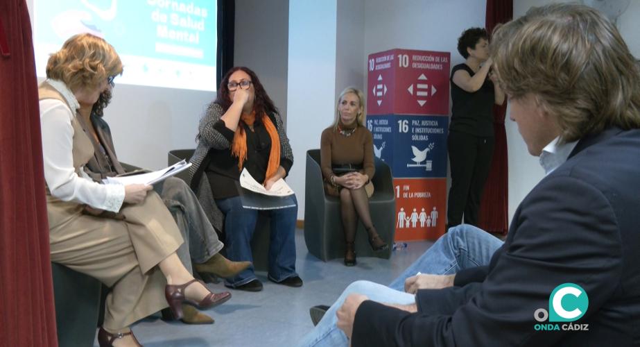 Primera jornada en el Centro de Participación Activa Vistahermosa para hablar de salud mental. 