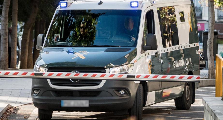 Yassine Kanjaa llega en una furgoneta de la Guardia Civil al juicio el pasado octubre en Madrid