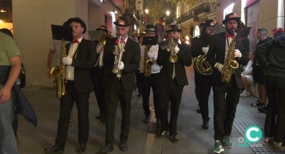 Inicio del pasacalles por el centro histórico de la ciudad