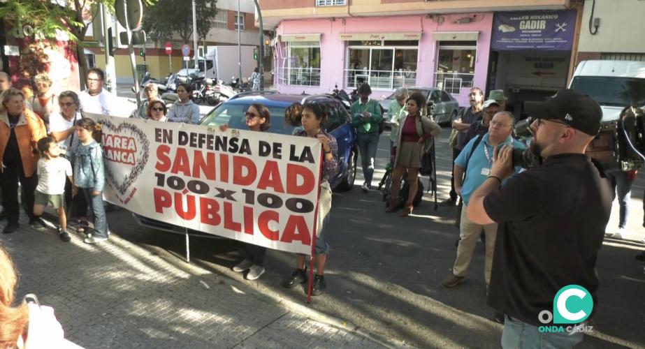 Concentración este lunes en la delegación de salud de la capital gaditana