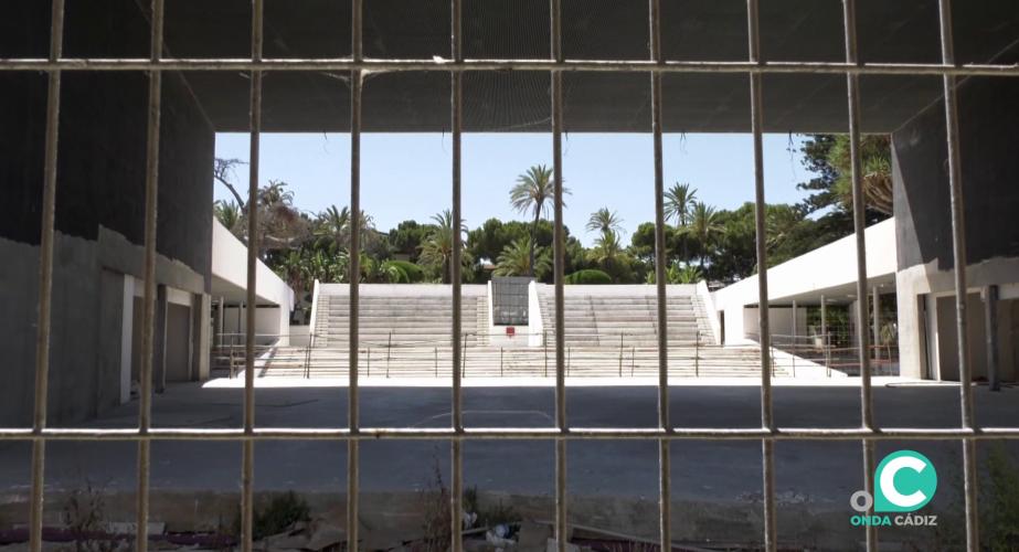 Imagen de la entrada principal del antiguo recinto del Jose María Pemán