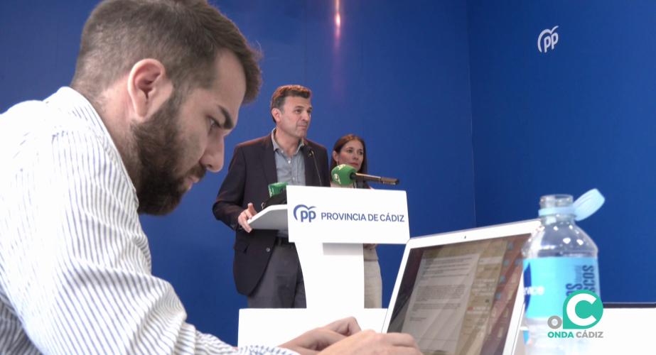 El presidente del PP gaditano durante su intervención en la rueda de prensa de este miércoles
