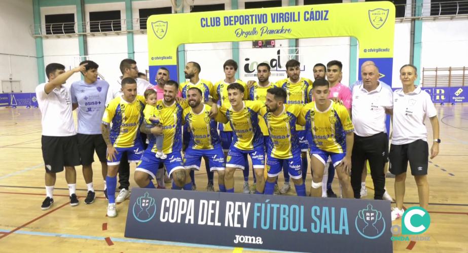 Plantilla del club gaditano en uno de los encuentros de este temporada