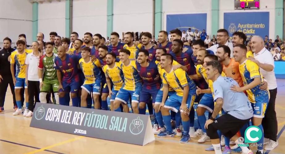 Las dos plantillas hermanadas en un momento histórico y deportivo