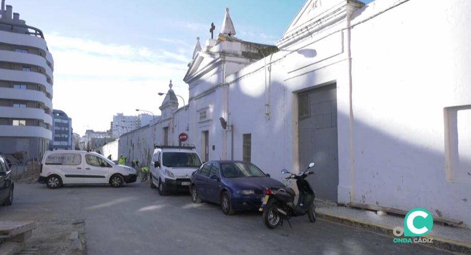 Entrada al antigua camposanto de la capital gaditana