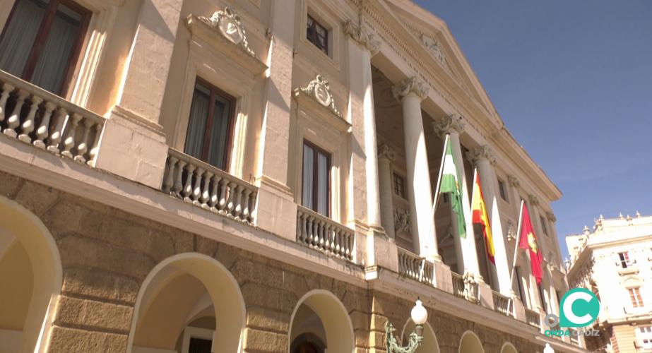 Fachada del Ayuntamiento de Cádiz. 
