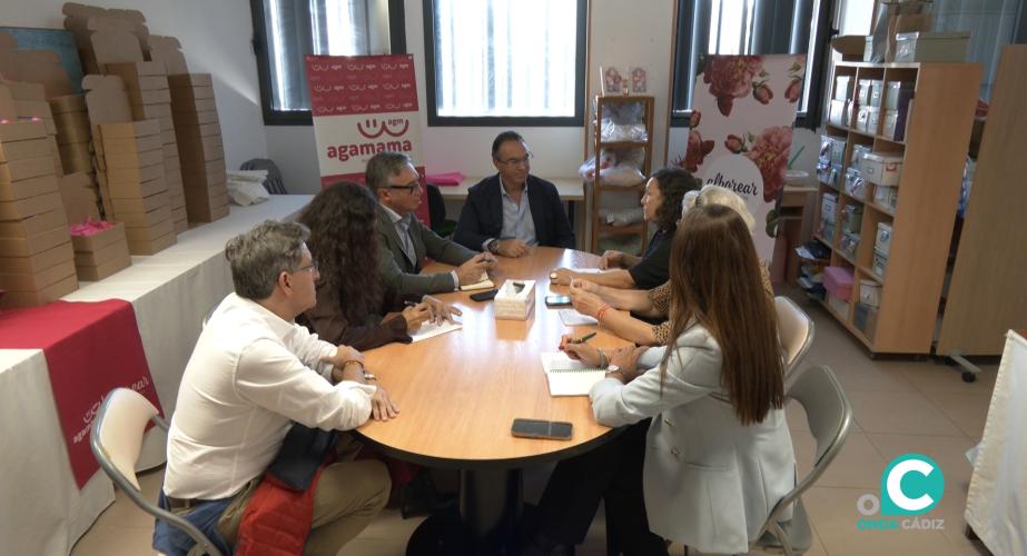 Vox se ha reunido este lunes con representantes de Agamama.