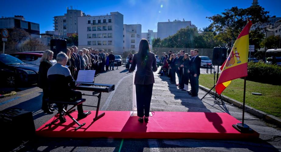 La Constitución de 1978 une a todas las instituciones gaditanas como símbolo de encuentro y concordia.