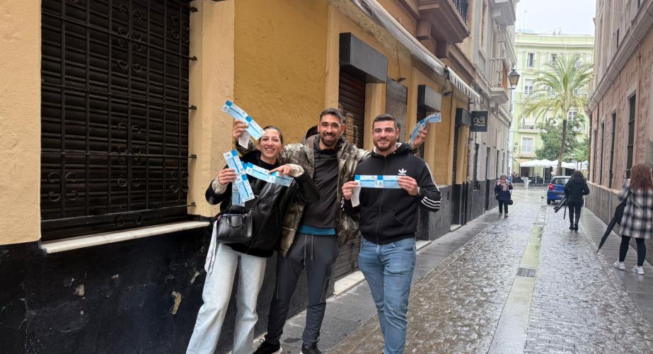 El Ayuntamiento ha anunciado a las 7.30 horas que se ponían a la venta en el edificio municipal en la jornada de hoy