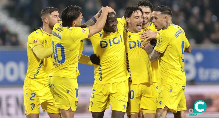 Los jugadores cadistas celebran el gol de Moussa Diakité (Foto: Cádiz CF)