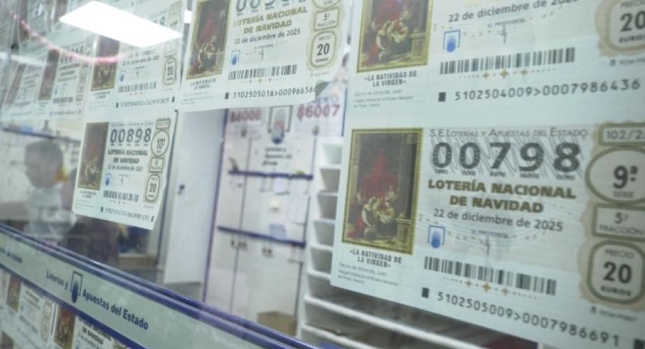 Los gaditanos confian en que algún año pueda caer el Gordo en alguna de las administraciones