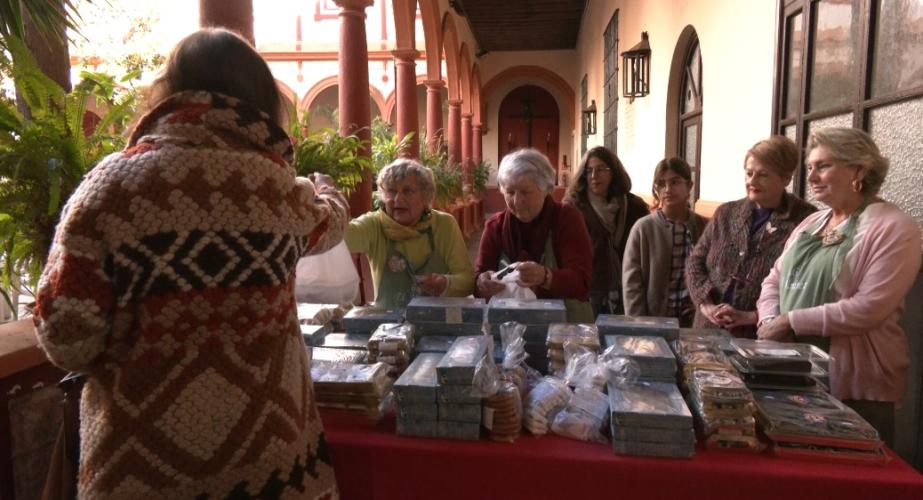 El Almirez vuelve al patio del Convento de San Francisco con sus dulces navideños solidarios.