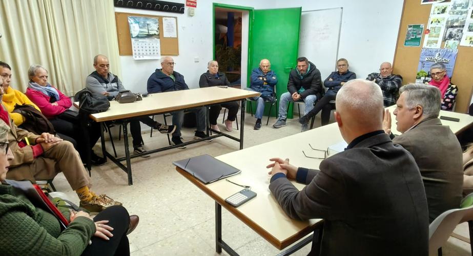Reunión del PSOE con representantes vecinales del barrio de Puntales.