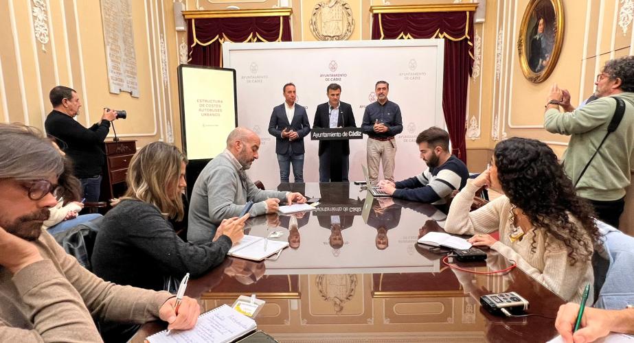 La estructura de costes de transportes para el nuevo pliego de autobuses irá al próximo pleno.