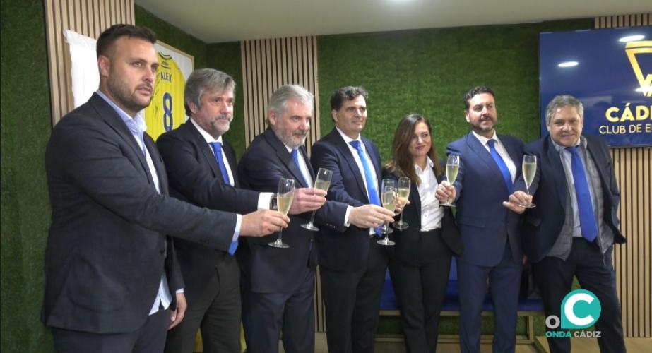 El Consejo de Administración brinda tras la celebración de la Junta General de Accionistas 