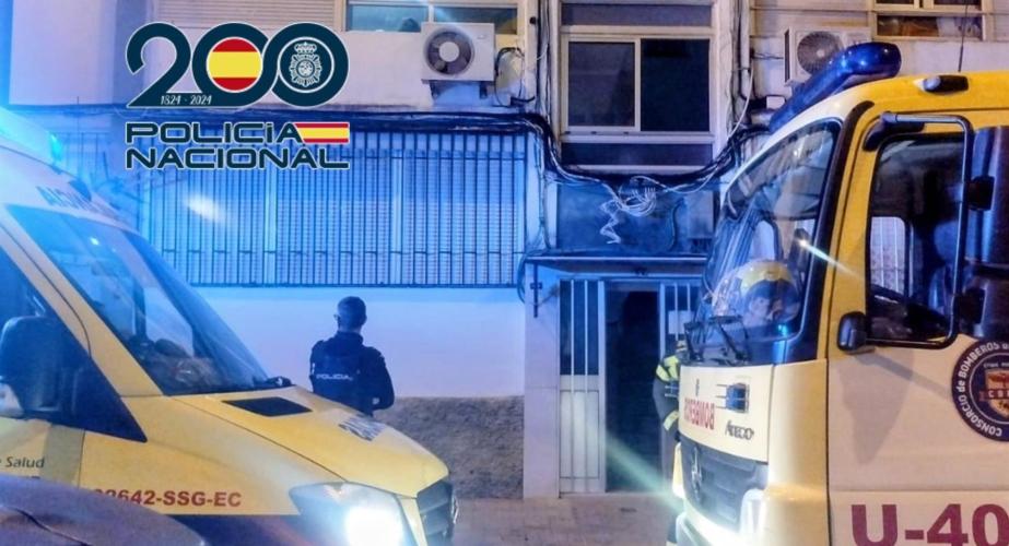 Un agente vigila el lugar del suceso en la localidad gaditana