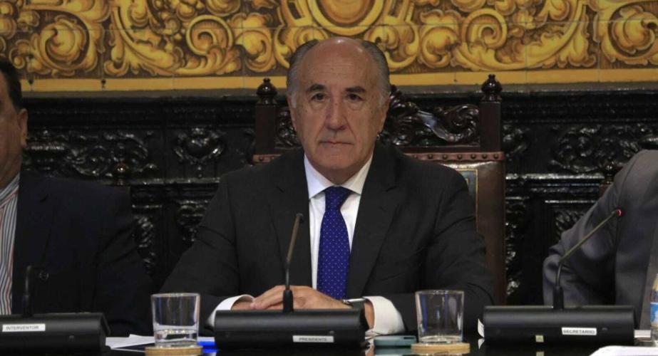 El alcalde de Algeciras durante el pleno ordinario de diiciembre de este viernes