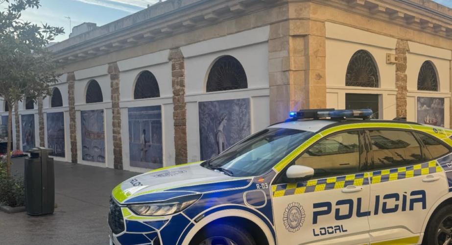 Una persona ha sido detenida en la madrugada de este lunes por robo en grado de tentativa en el interior del Mercado Central.