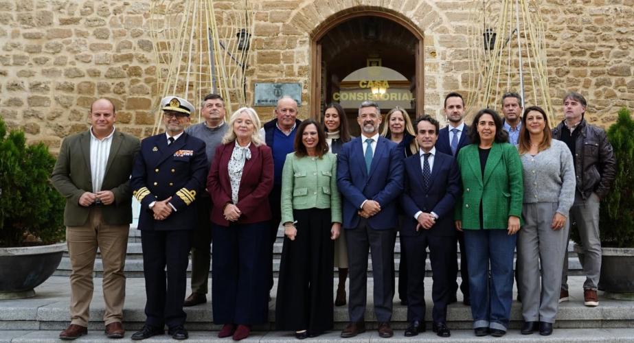 La consejera de Fomento, Articulación del Territorio y Vivienda, Rocío Díaz, durante su visita al Ayuntamiento roteño