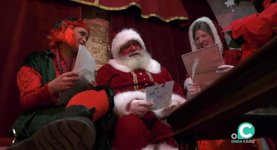 En una instalación decorada, y habitada por elfos y pajes reales, los niños podrán realizar una videollamada con Papa Noel