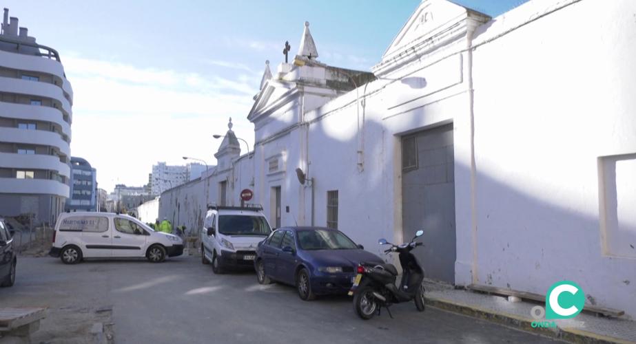 Entrada al antiguo camposanto de la capital gaditana