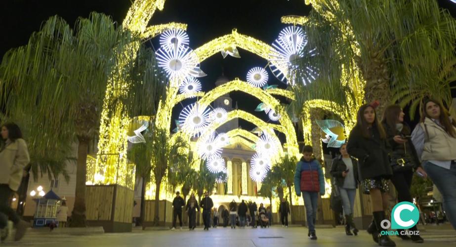 Detalle de la iluminación navideña en la plaza San Juan de Dios