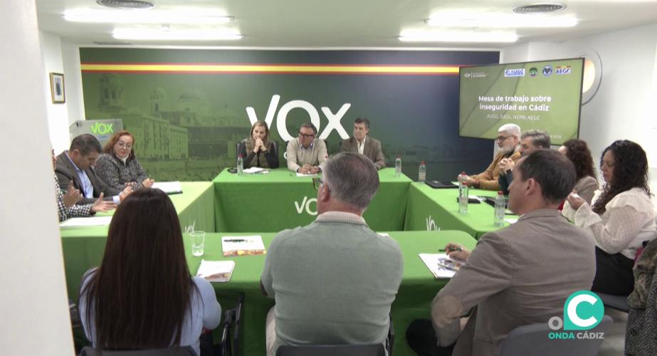 Un momento de la reuniión de este martes en la sede de la capital gaditana