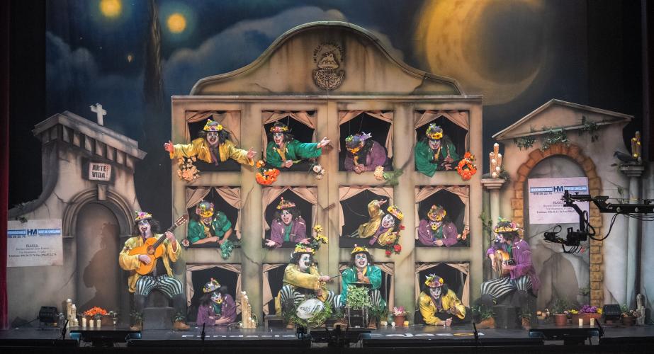 Chirigota, Los que la tienen de mármol