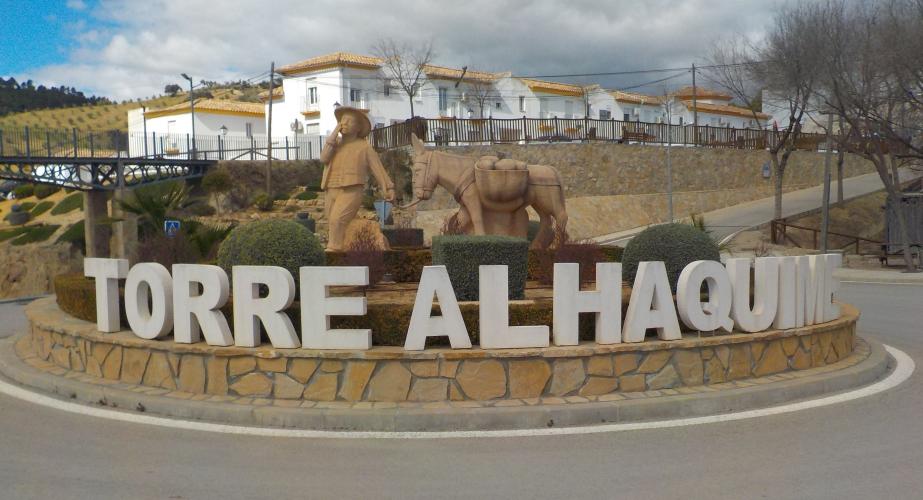 Entrada a la localidad de Torre Alháquime