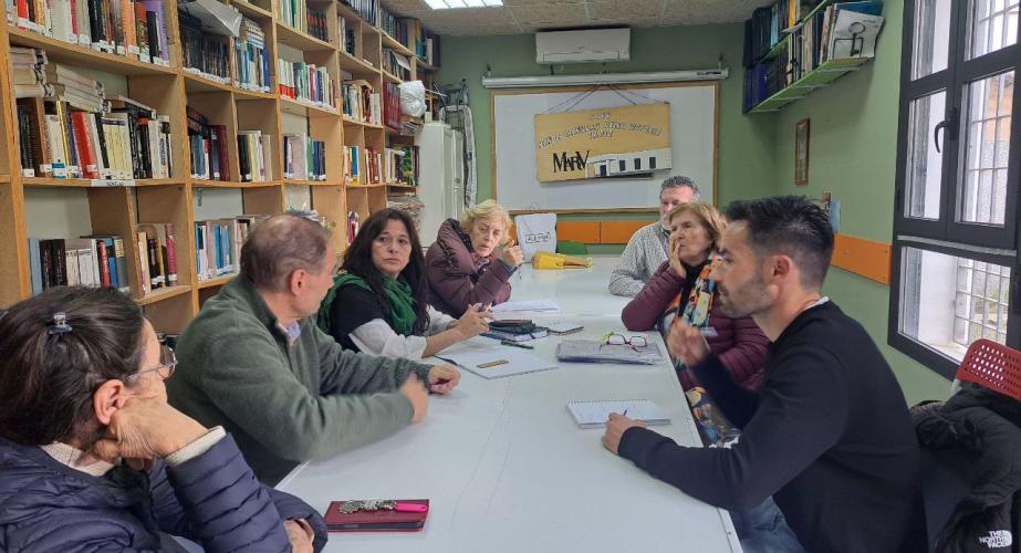 Momento del encuentro de los ediles de AIG con los representantes vecinales
