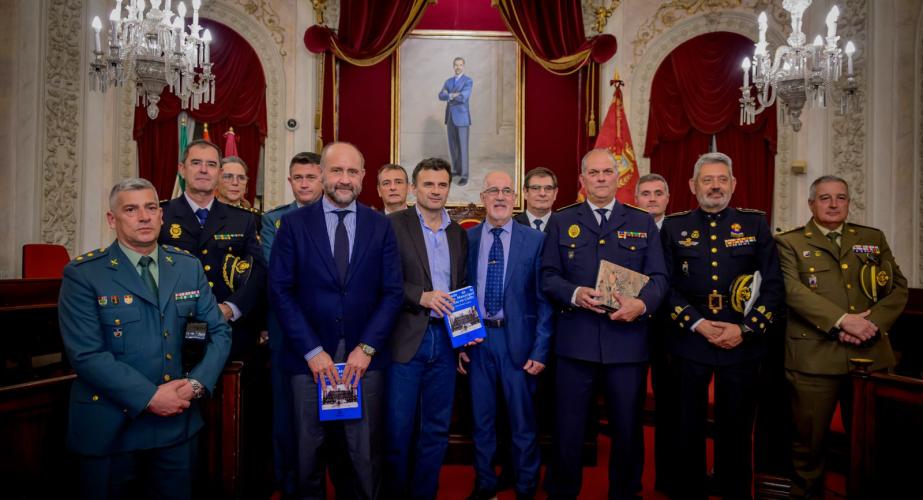 El acto se celebró con presencia de autoridades en el Salón de Plenos