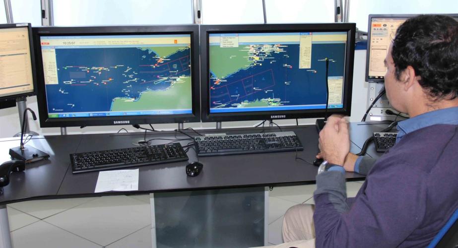 Centro de Coordinación de Salvamento (CCS) de Tarifa, en Cádiz.