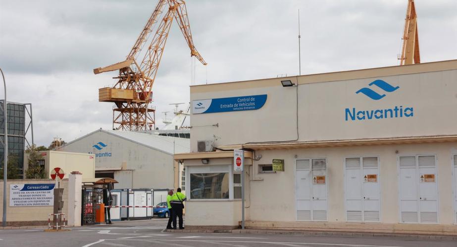  Vista exterior de la entrada de los astilleros de Navantia en Cádiz