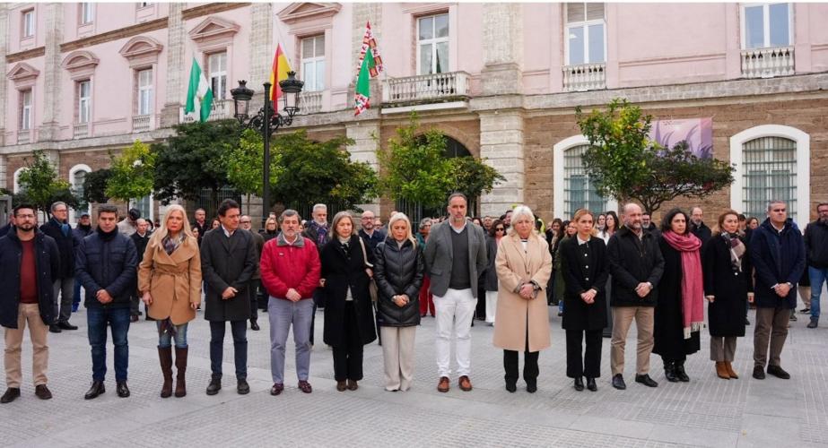 Minuto de silencio de este lunes frente al Palacio Provincial