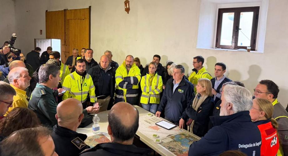 La presidenta de Diputación, Almudena Martínez, y el responsable del Área de Cooperación de la institución provincial, Javier Bello, han participado en el Puesto de Mando Avanzado.