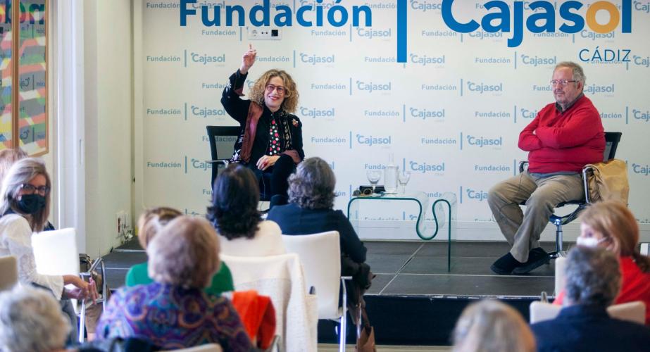 Tere Torres junto a Juan José Téllez en un acto en la Fundación Cajasol