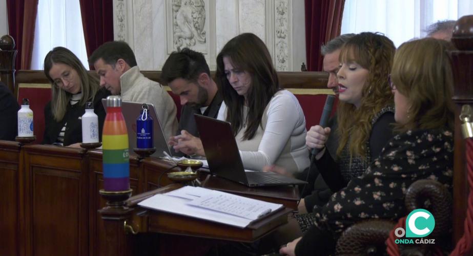 Ediles de AIG durante un Pleno del Ayuntamiento de Cádiz