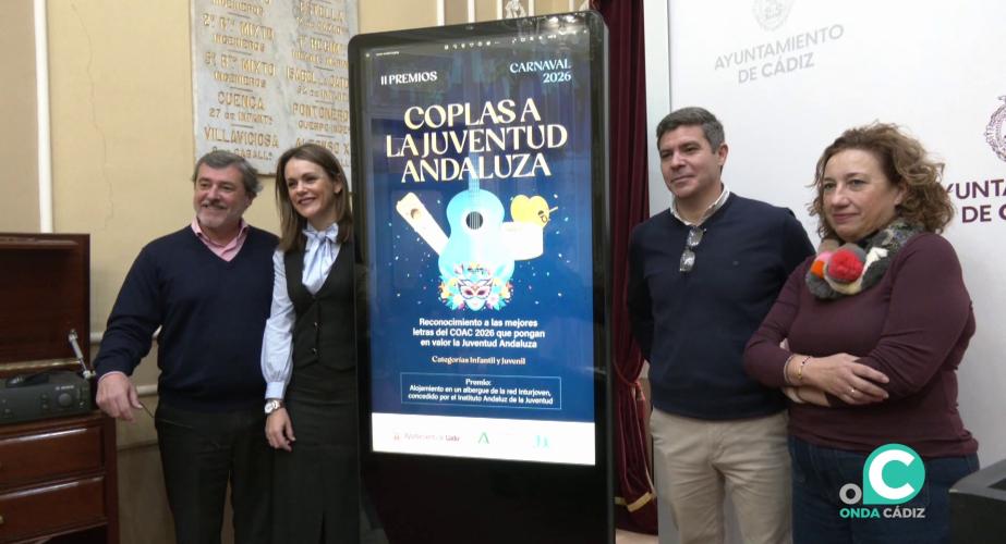 Autoridades y organizadores en el acto de presentación de este lunes