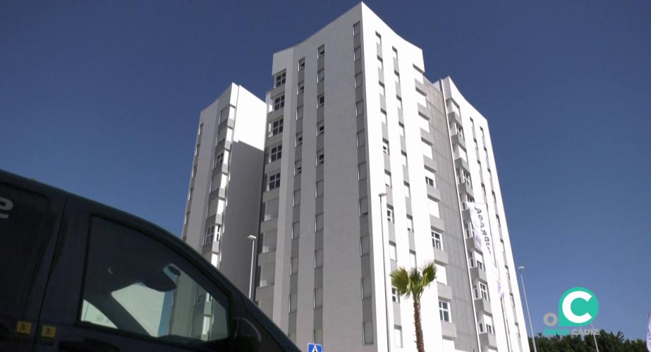 El edificio de viviendas fue entregado hace un año y medio por la Junta