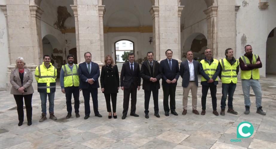 Un momento del encuentro en el interior del histórico edificio