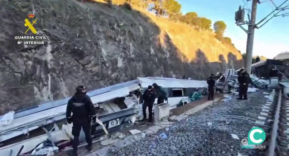 Agentes en el lugar del siniestro