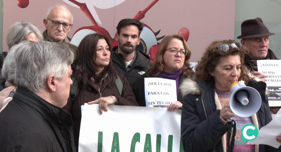 Ediles de Adelante Izquierda Gaditana durante una de las concentraciones por el fallecimiento de personas sin techo
