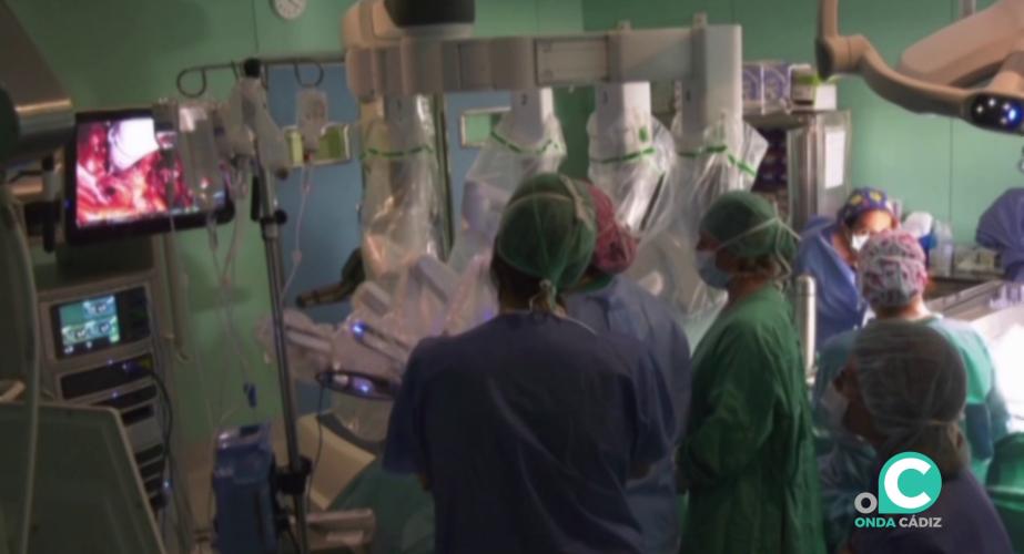 Intervención quirúrgica de transplantes en una imagen de archivo