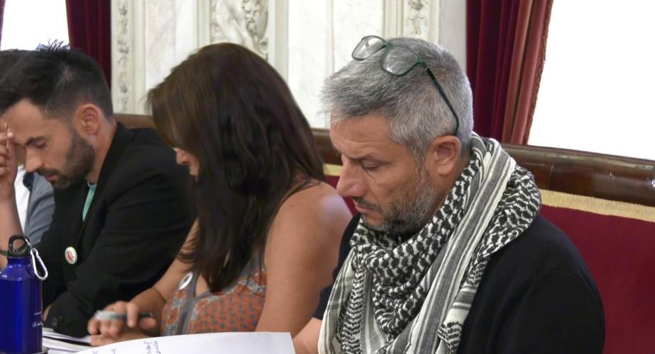 El concejal de AIG, Carlos Parada, durante un pleno muncipal en una imagen de archivo