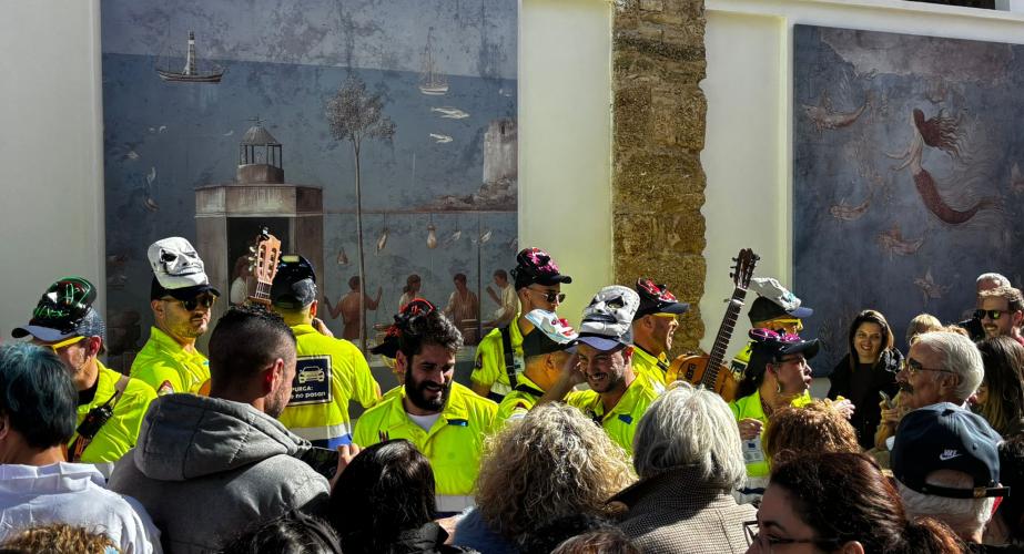 Un momento de la actuación de la chirigota cuartofinalista La purga: los que no pasan.