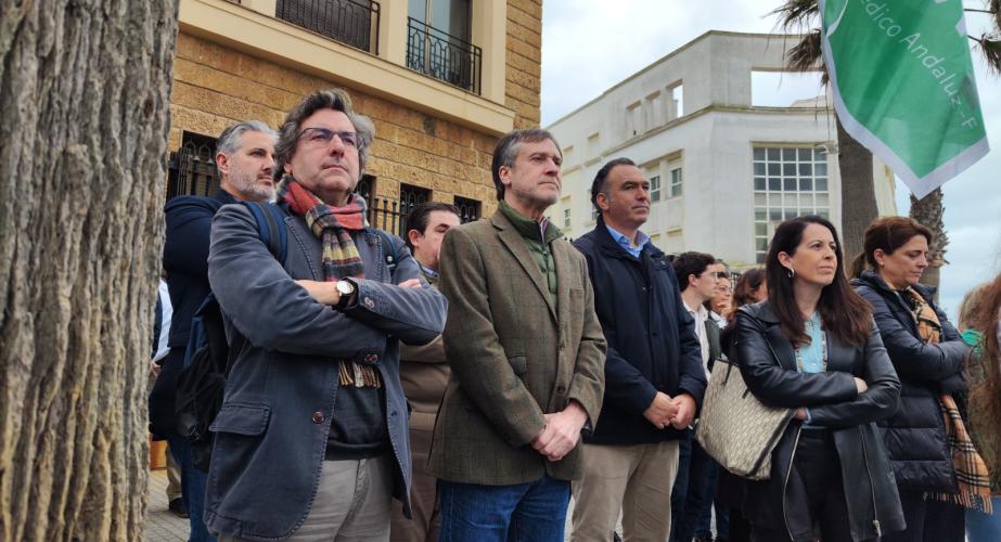 El diputado de VOX por Cádiz en el Parlamento de Andalucía, José Ortell, en la jornada de huelga de médicos convocada en la ciudad. 